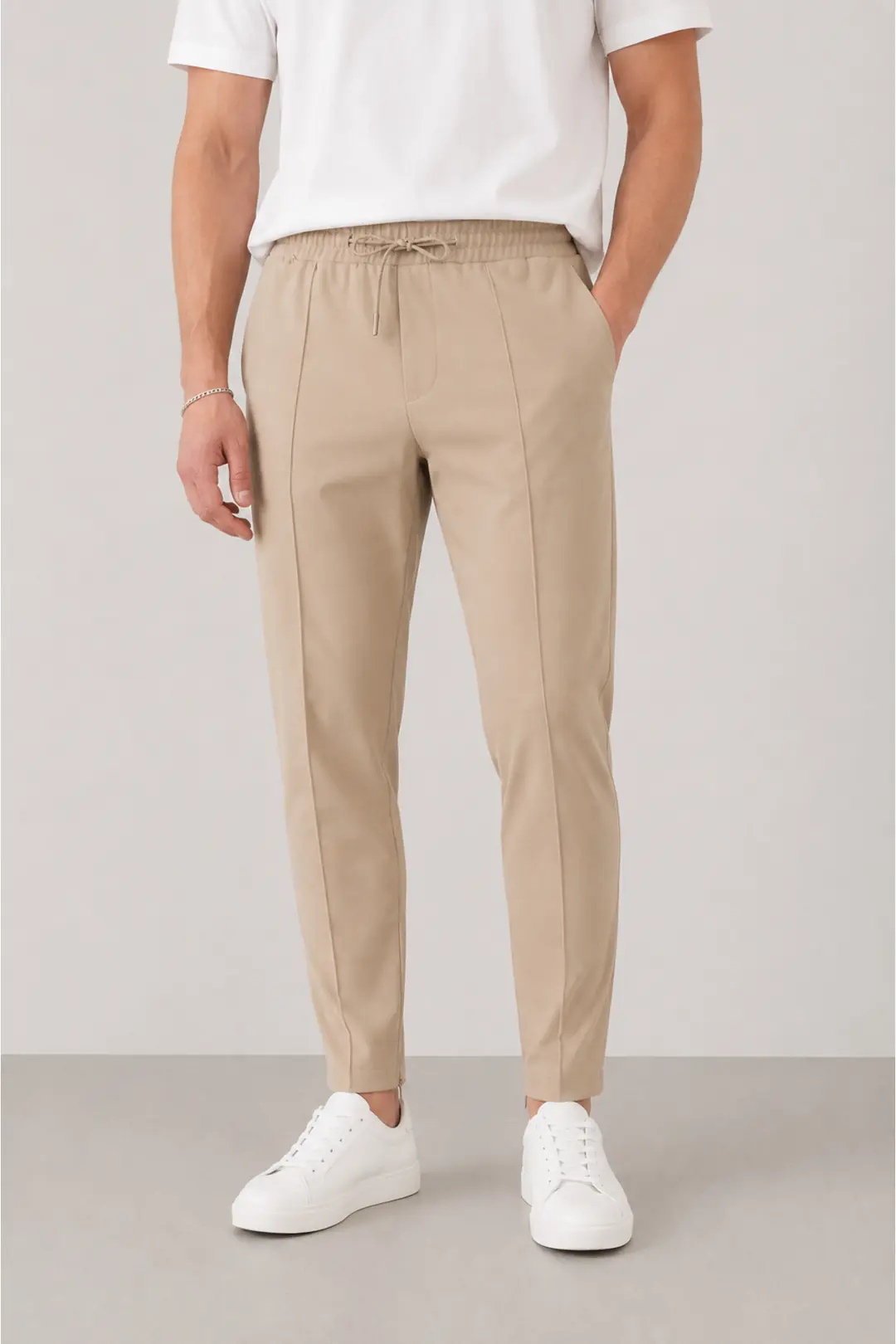 Erkek Comfort Fit Jogger Pantolon – İpli Bel ve Fermuarlı Paça