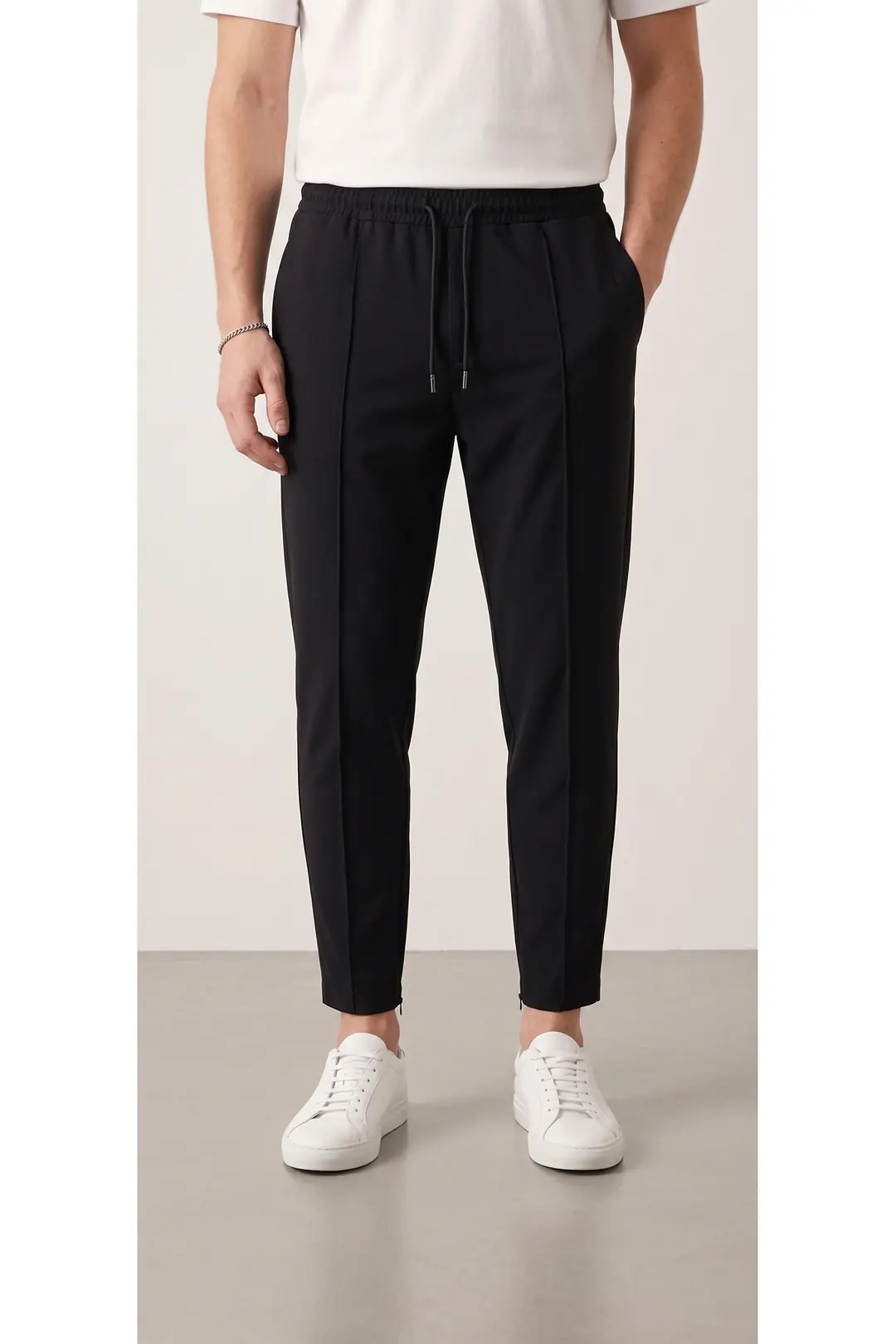Erkek Comfort Fit Jogger Pantolon – İpli Bel ve Fermuarlı Paça