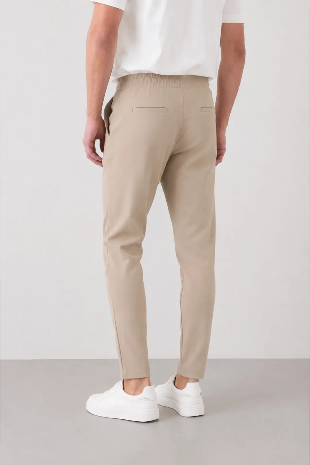 Erkek Comfort Fit Jogger Pantolon – İpli Bel ve Fermuarlı Paça