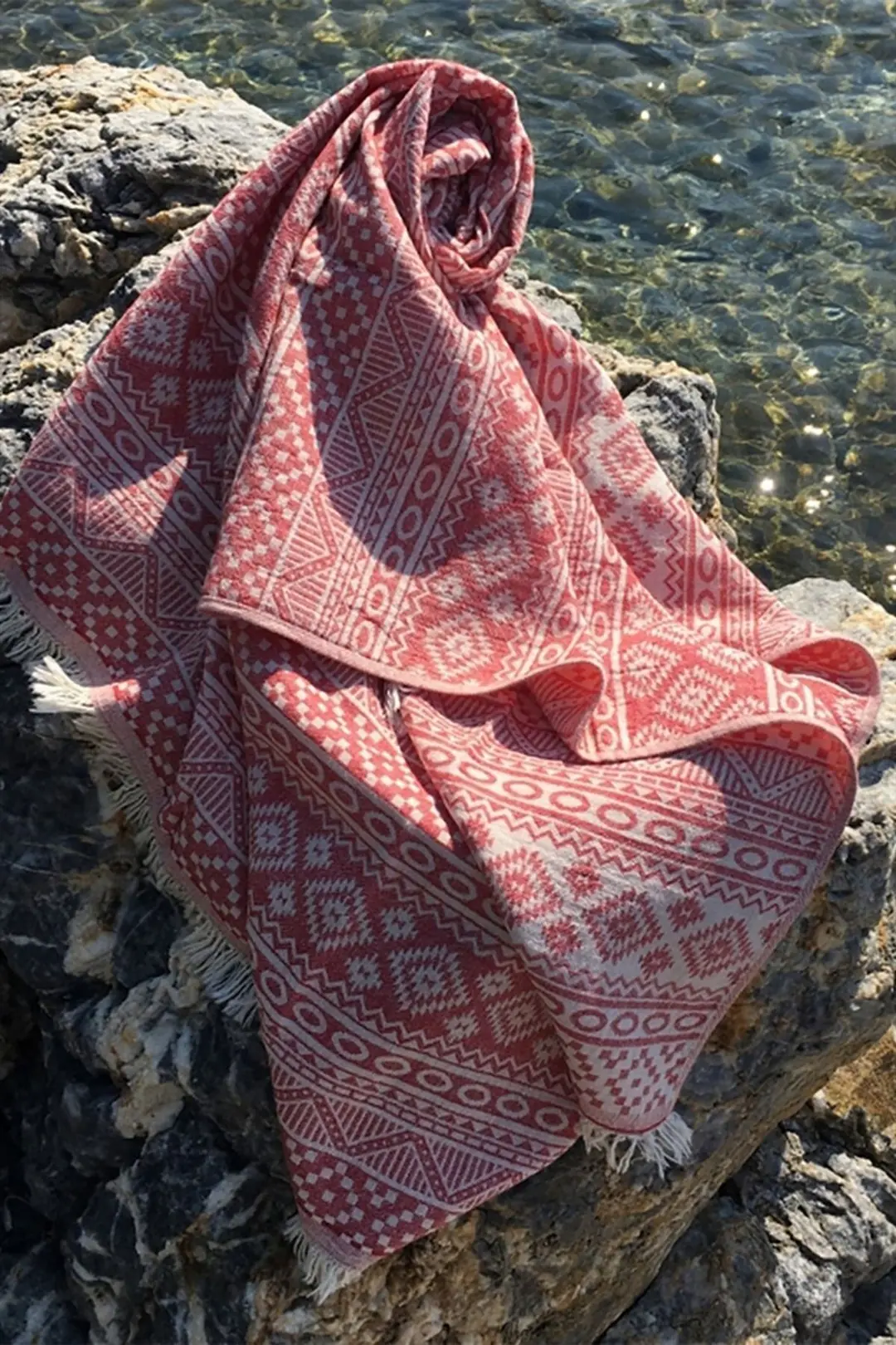 Ürün görseli: Kırmızı Kilim Peştamal - Yumuşak Ve Dayanıklı Pamuk Peştemal