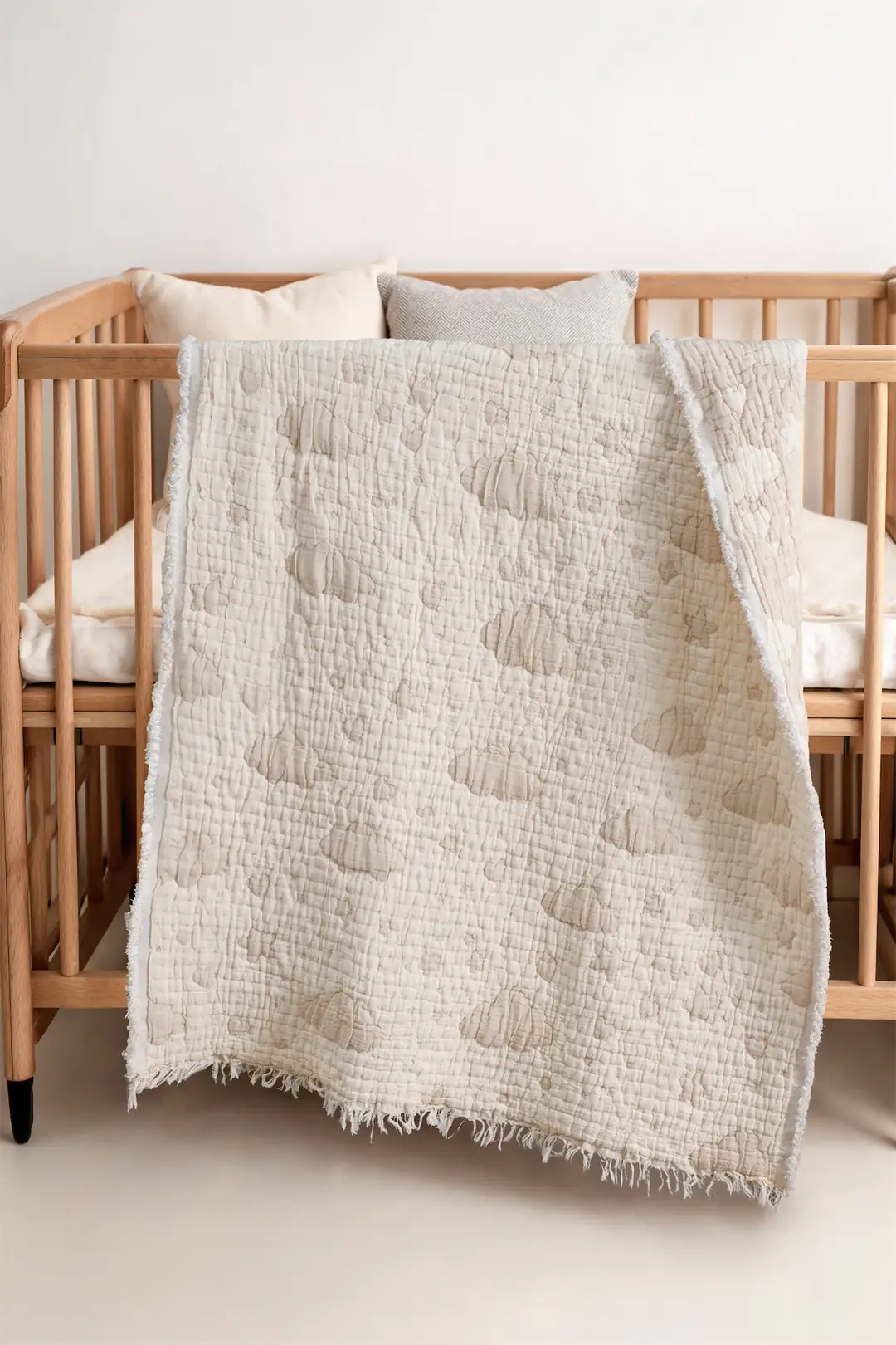 Ürün görseli: Bulut Desen - %100 Pamuk Müslin Bebek Örtüsü - 80x110 cm